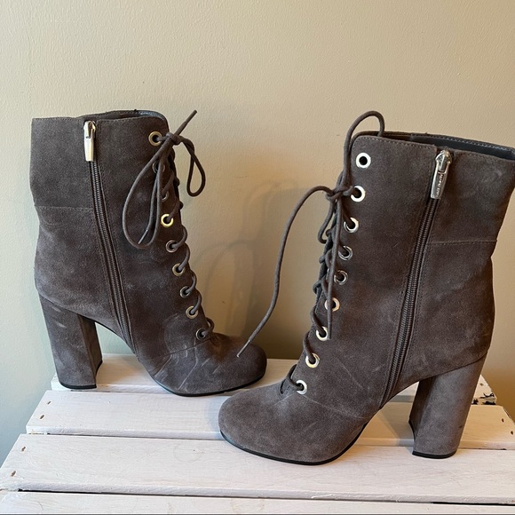 VINCE CAMUTO GRAY SUEDE LEATHER BOOTS WITH HEEL. LACE UP WITH SIDE ZIPPER! - Picture 6 of 16
